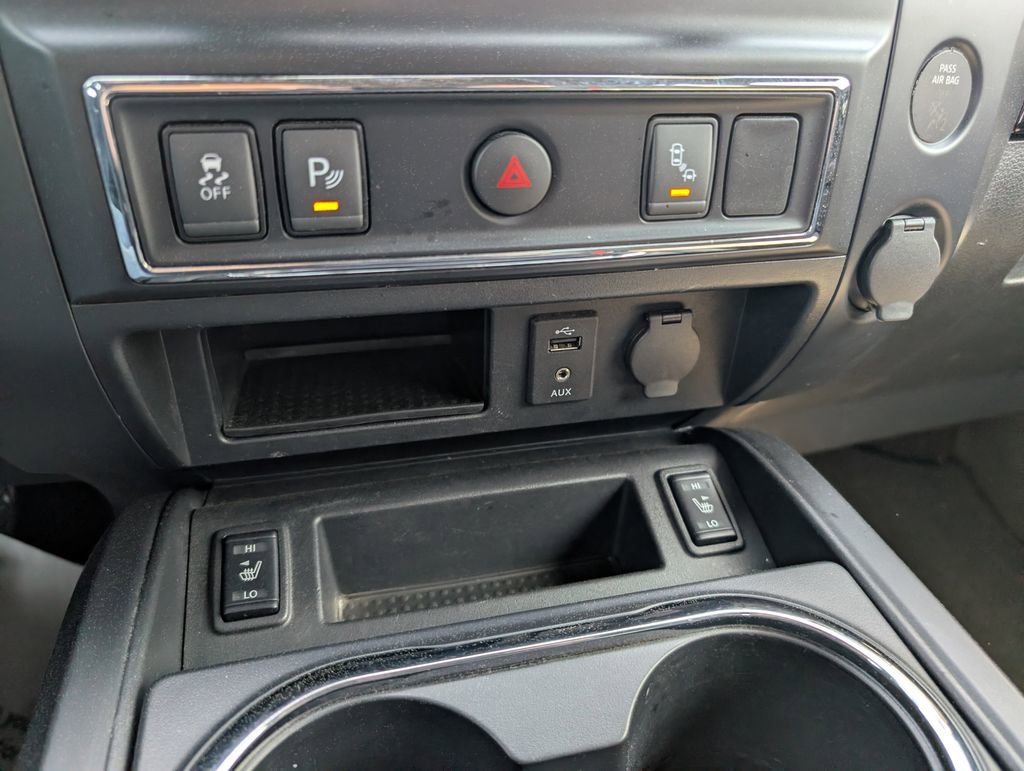 Used 2018 Nissan Titan SV w/ SV Convenience Package image 17
