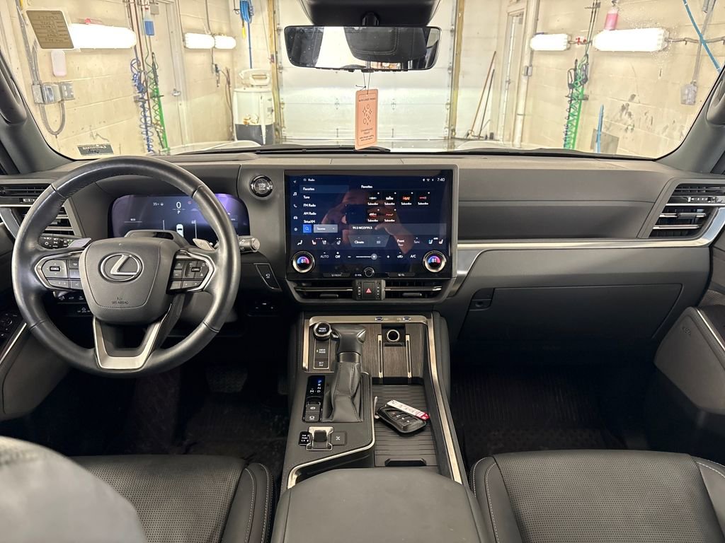 Used 2024 Lexus GX 550 w/ Accessory Package (Z1) image 16