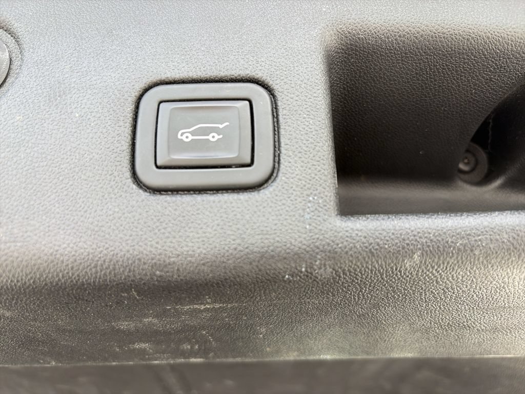 Used 2023 Chevrolet Equinox RS w/ RS Leather Package FWD image 13