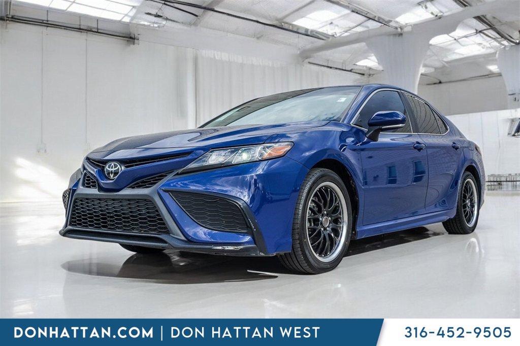 Used 2023 Toyota Camry SE w/ Cold Weather Package image 1