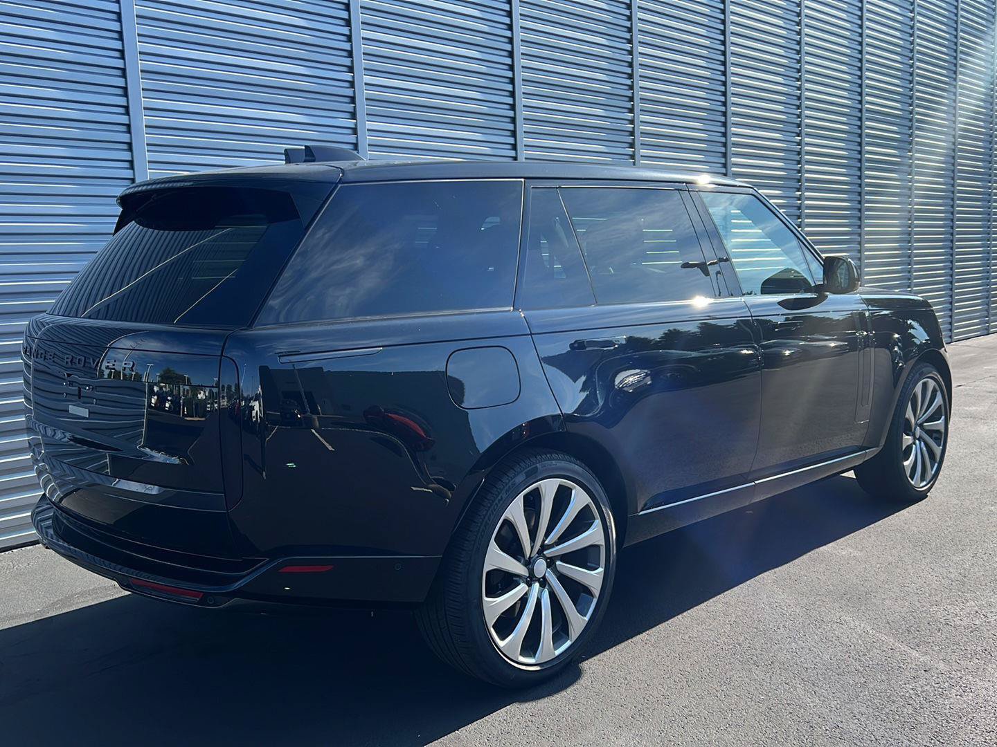 New 2026 Land Rover Range Rover Long Wheelbase SE AWD/4WD image 5