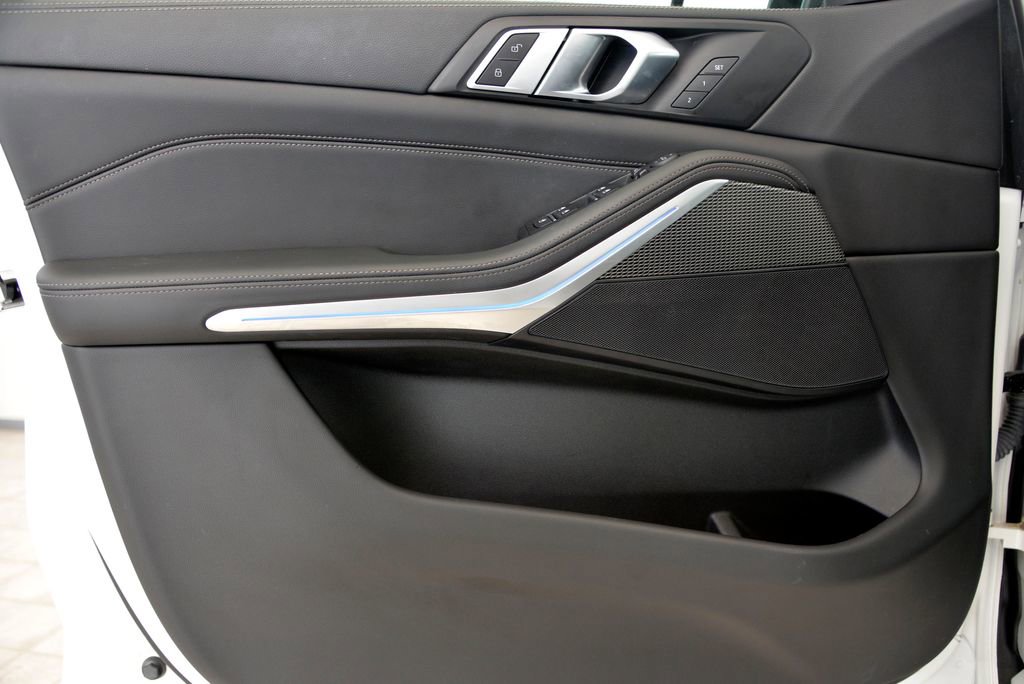 Used 2023 BMW X5 xDrive40i w/ Executive Package image 16