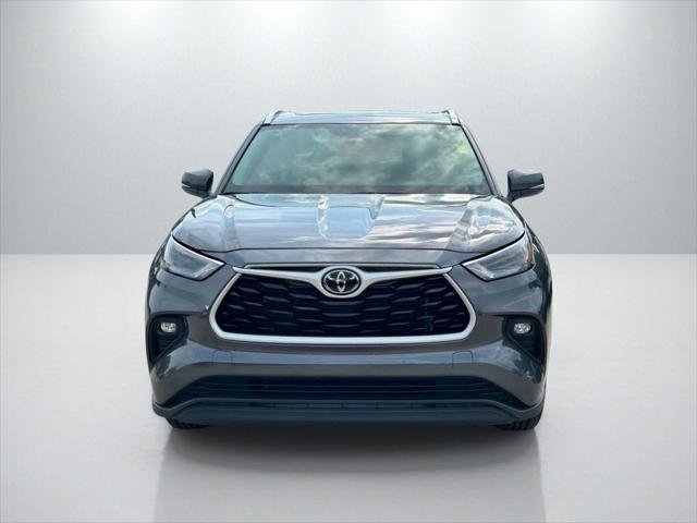 Certified 2025 Toyota Highlander XLE FWD image 2