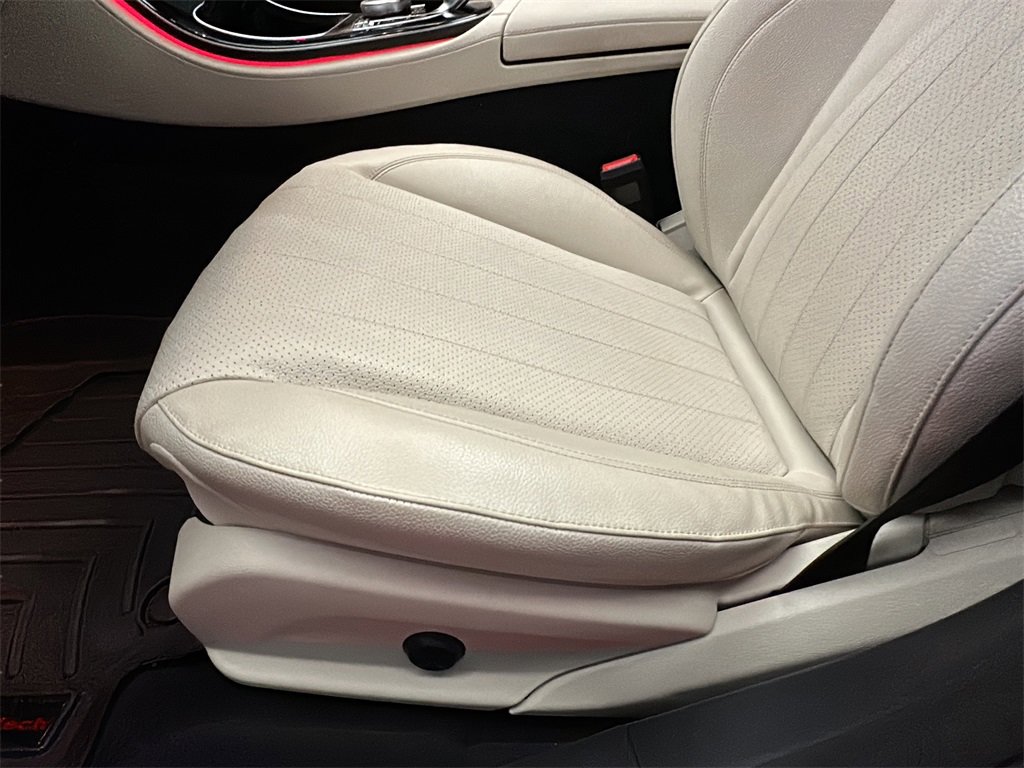 Used 2017 Mercedes-Benz E 300 4MATIC image 10