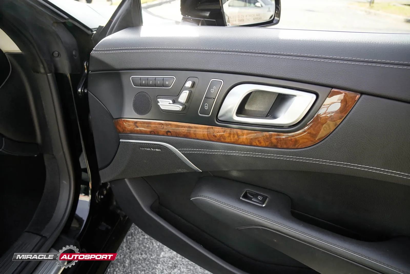 Used 2013 Mercedes-Benz SL 550 w/ Premium Pkg image 24