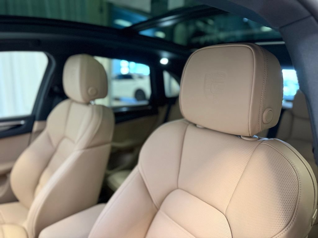 Certified 2026 Porsche Macan AWD/4WD image 6