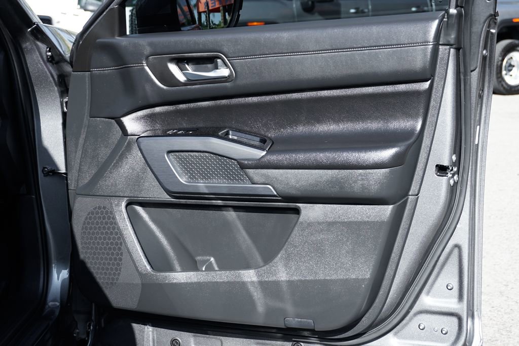 Used 2025 Nissan Pathfinder SL image 41