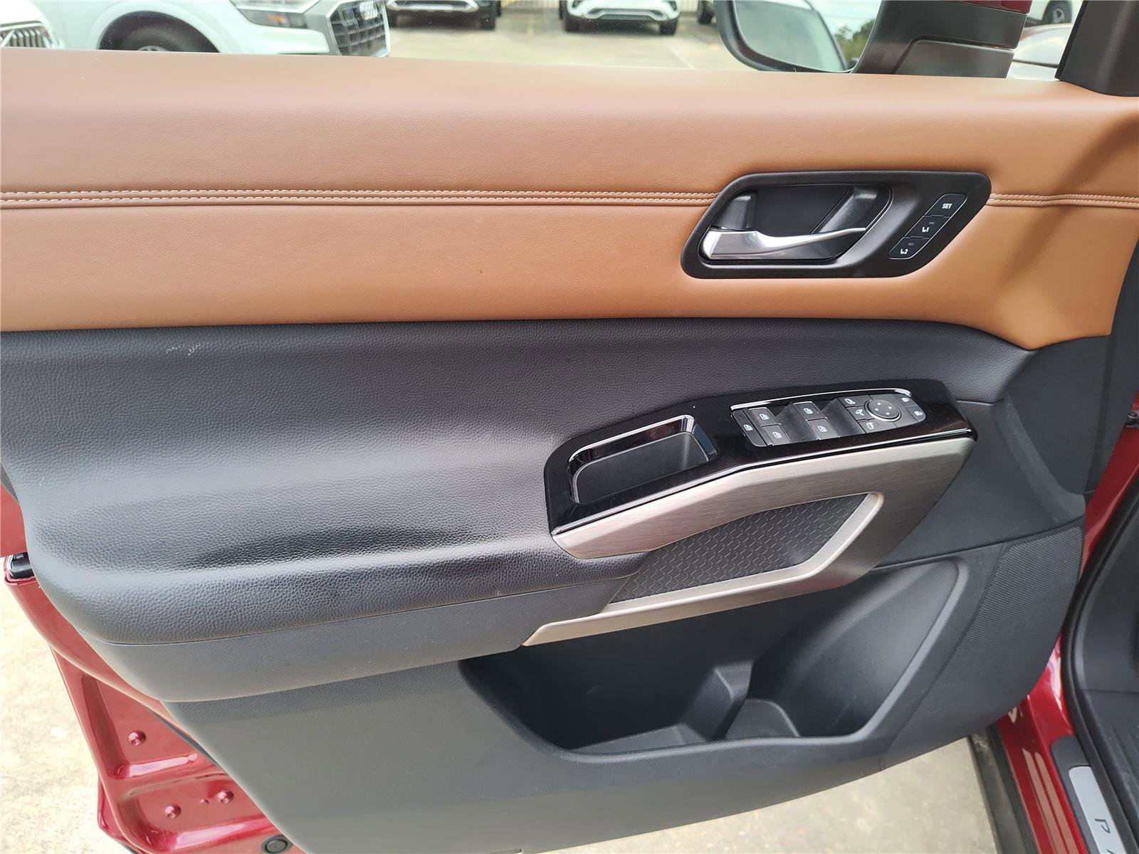 Used 2024 Nissan Pathfinder Platinum w/ Cargo Package image 16