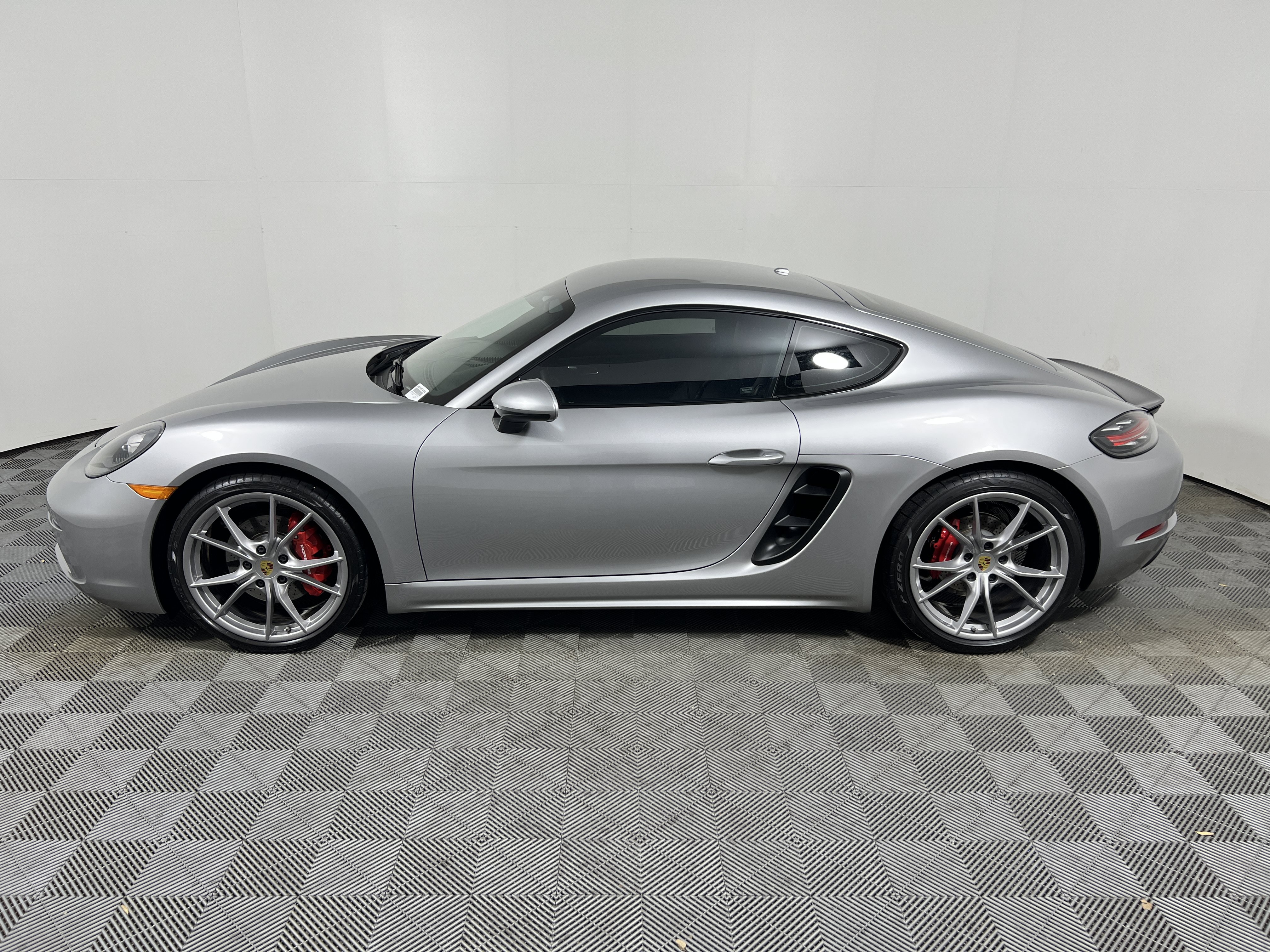 Certified 2018 Porsche 718 Cayman S RWD image 2