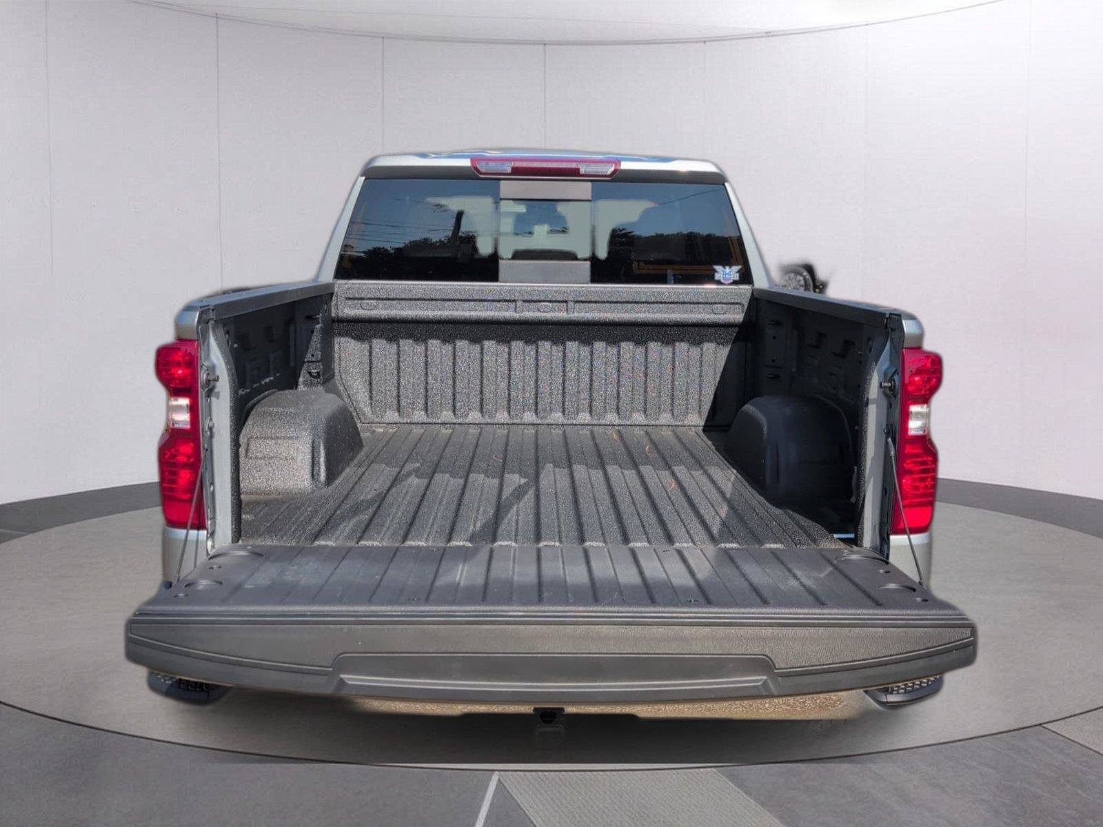 Used 2024 Chevrolet Silverado 1500 LT w/ Leather Package RWD image 5