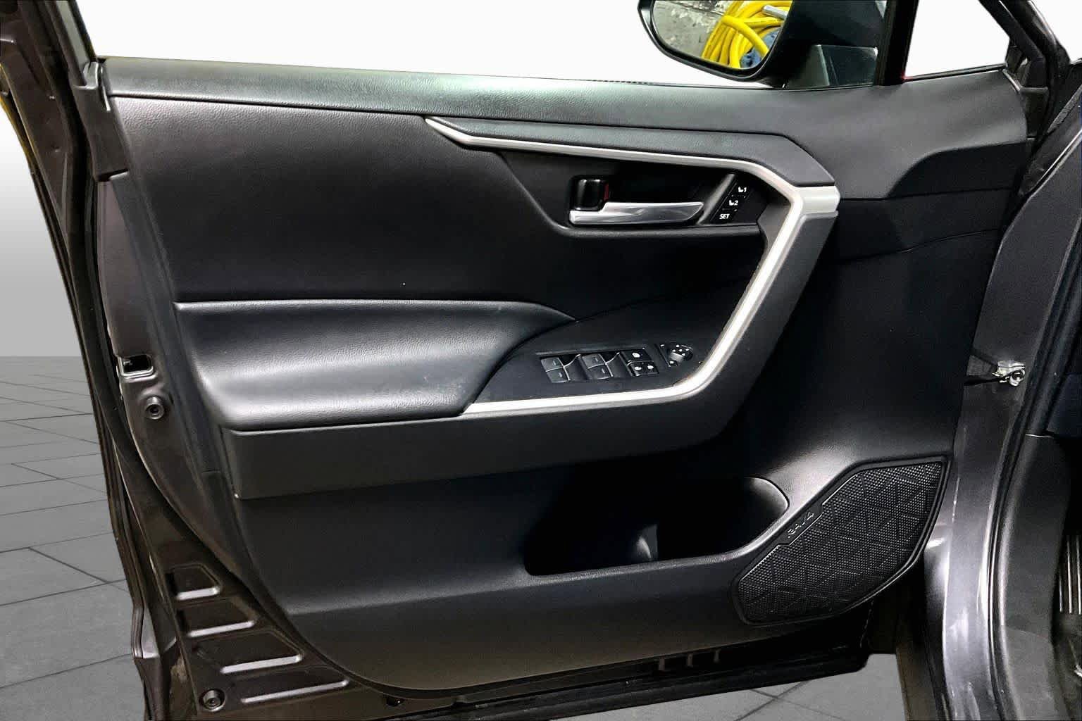 Used 2023 Toyota RAV4 XLE Premium AWD/4WD image 21