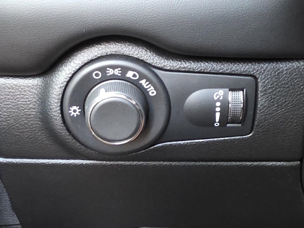 Used 2025 Dodge Durango GT image 29