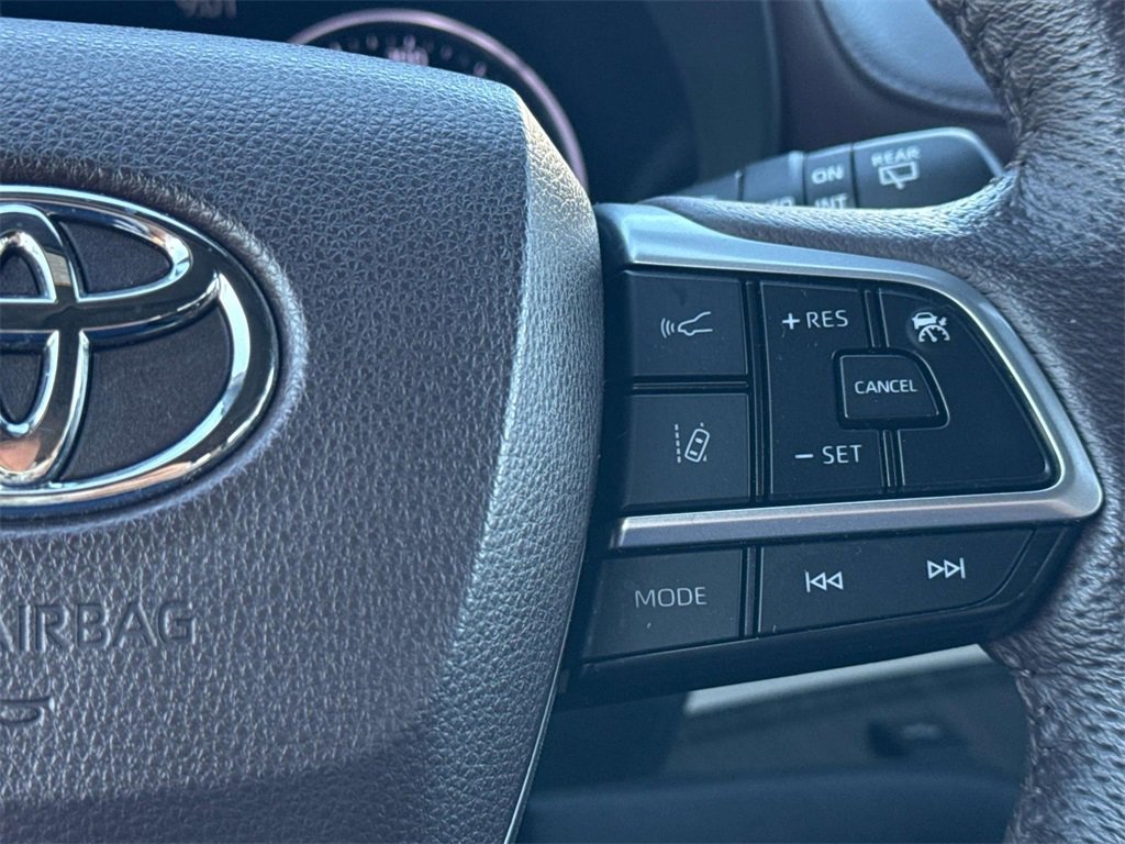 Certified 2023 Toyota Sienna Platinum image 12