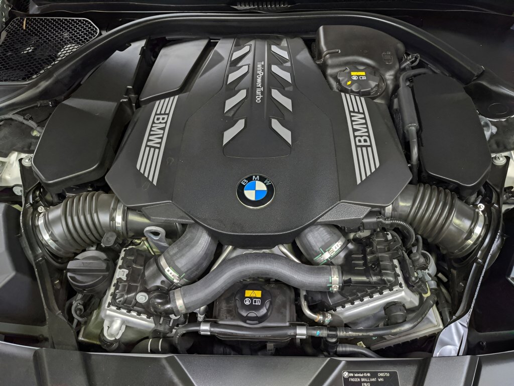 Used 2022 BMW 750i xDrive w/ Executive Package AWD/4WD image 32