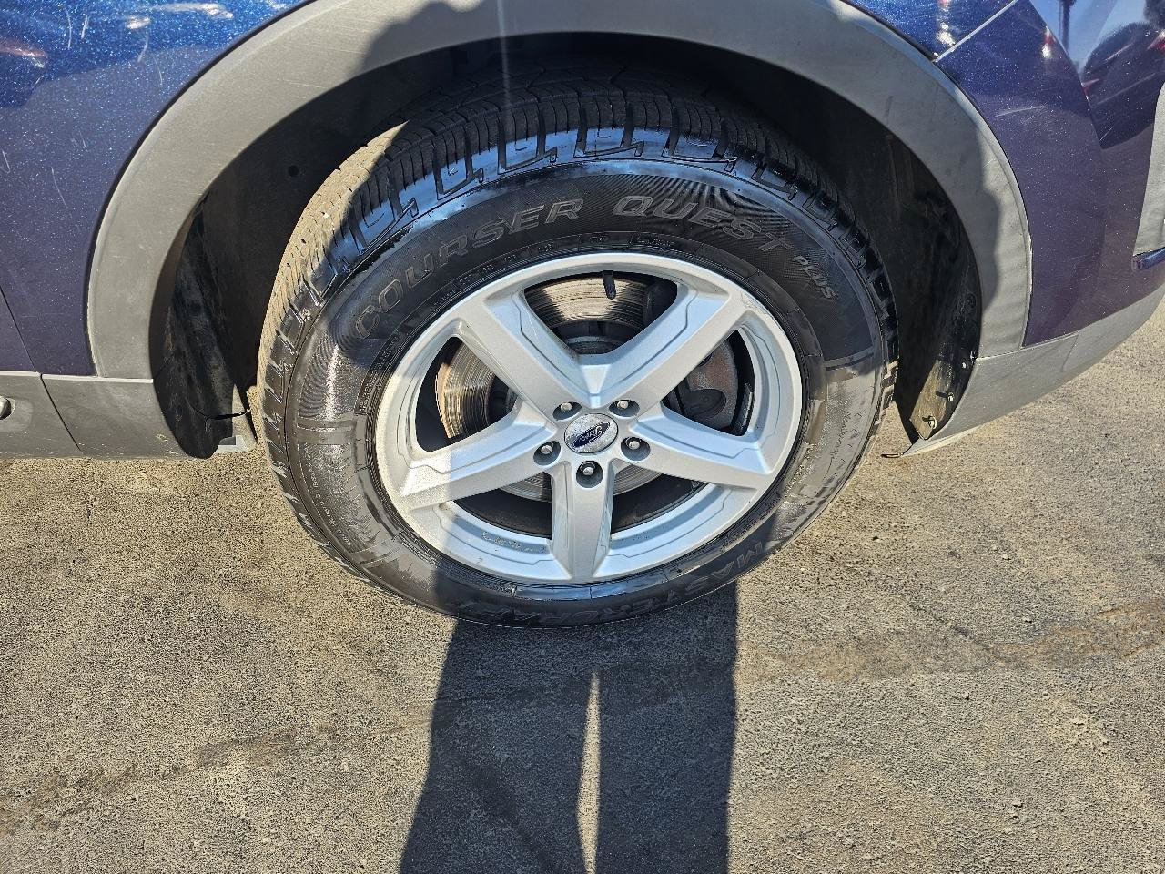Used 2016 Ford Explorer XLT w/ Equipment Group 202A AWD/4WD image 14