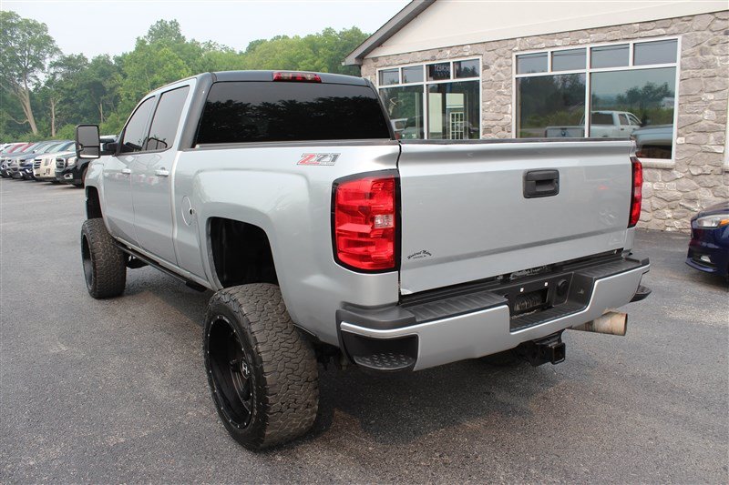 Used 2018 Chevrolet Silverado 2500 LT w/ LT Fleet Convenience Package AWD/4WD image 5