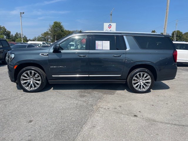 Used 2021 GMC Yukon XL Denali w/ Denali Premium Package image 8