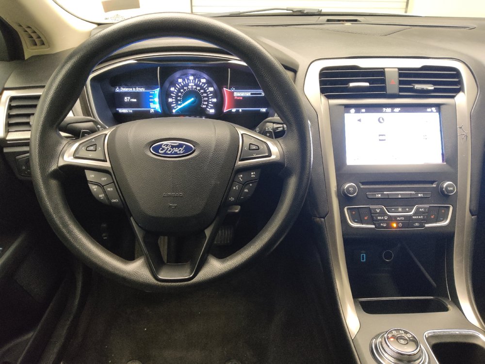 Used 2017 Ford Fusion SE w/ Fusion SE Technology Package FWD image 22
