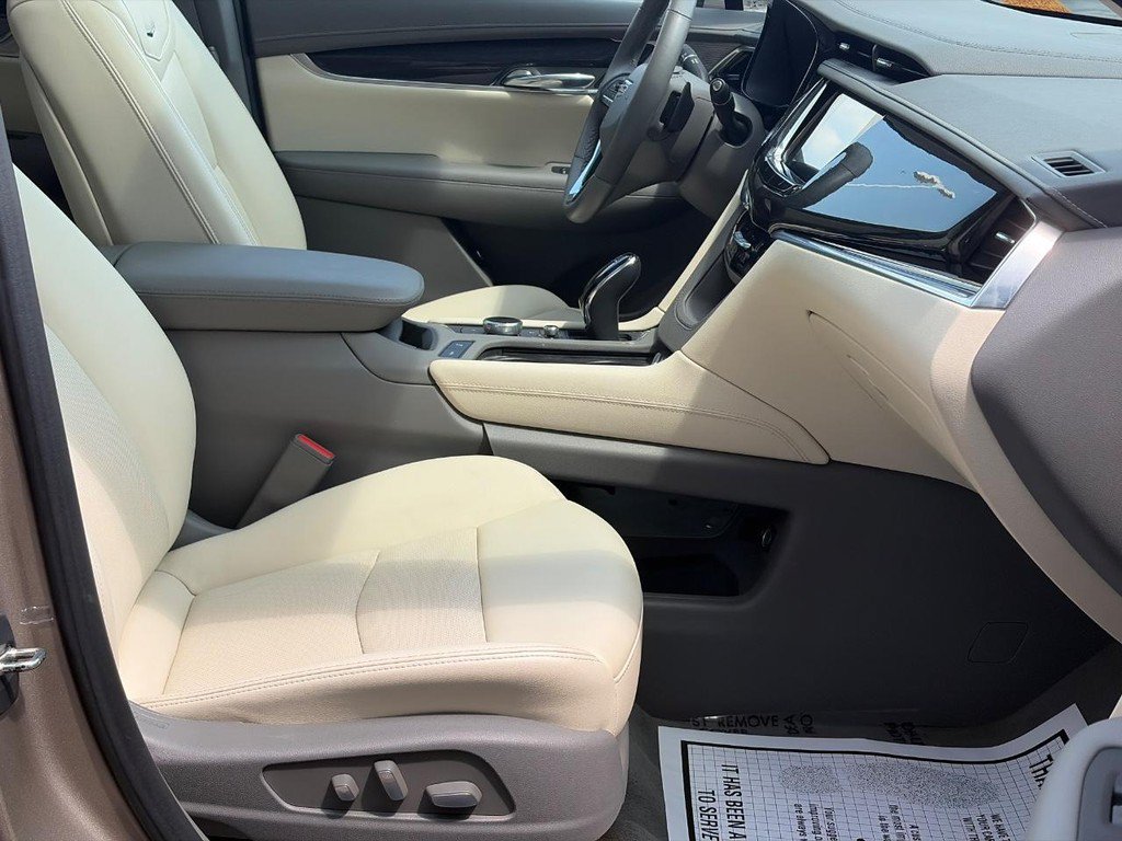 Certified 2023 Cadillac XT6 Premium Luxury AWD/4WD image 15