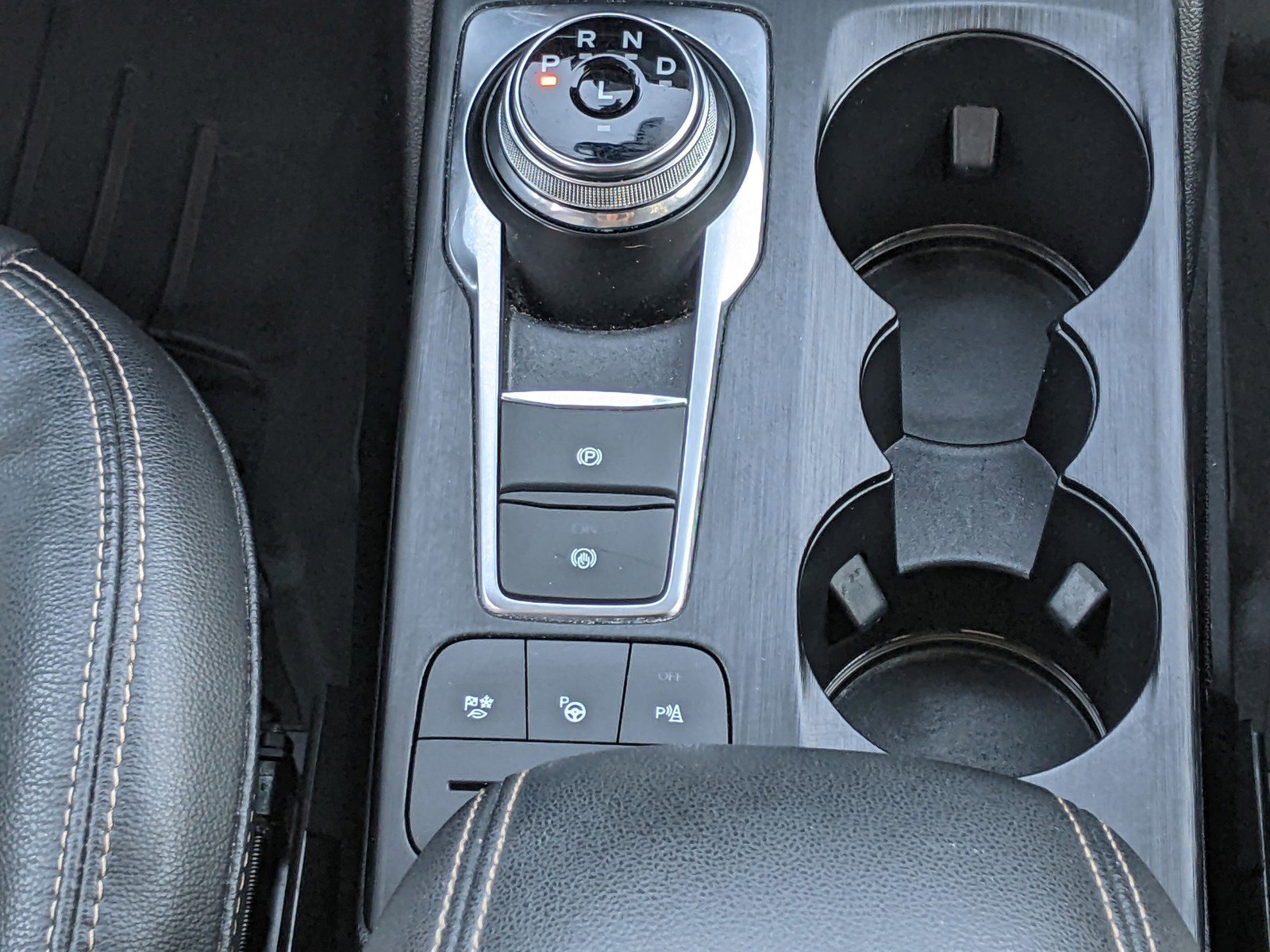 Used 2021 Ford Escape Titanium w/ Titanium Elite Package image 18