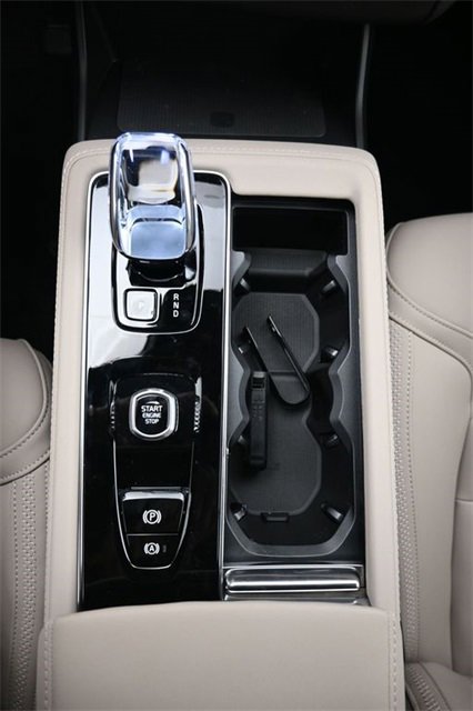 New 2026 Volvo XC90 B6 Plus w/ Protection Package Premier image 11