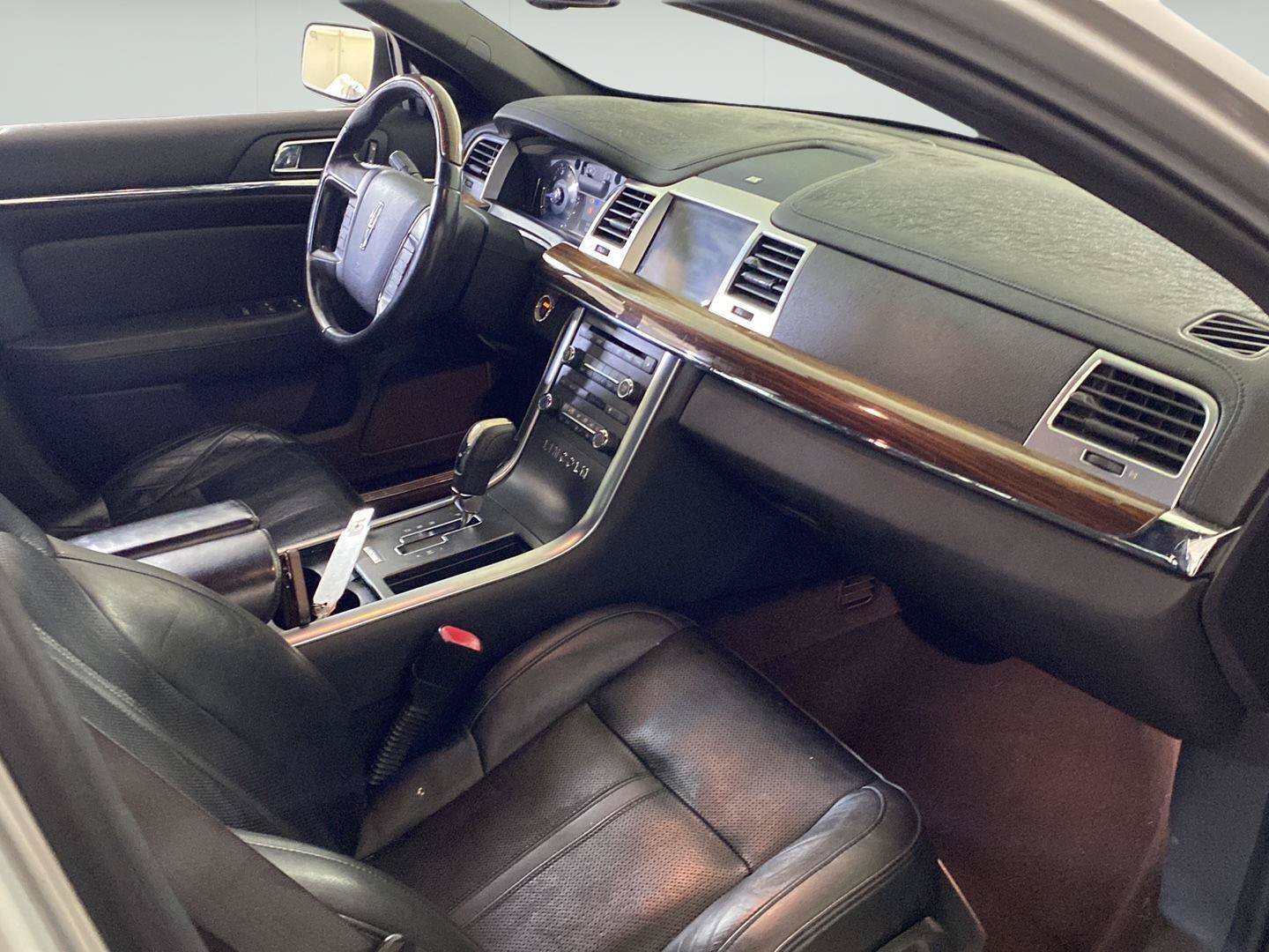 Used 2009 Lincoln MKS AWD image 2