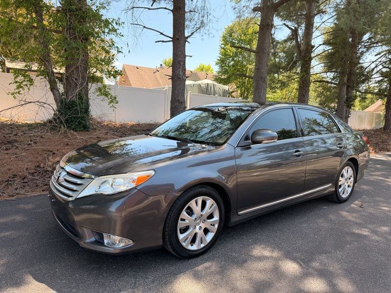 Used 2011 Toyota Avalon Limited FWD image 1