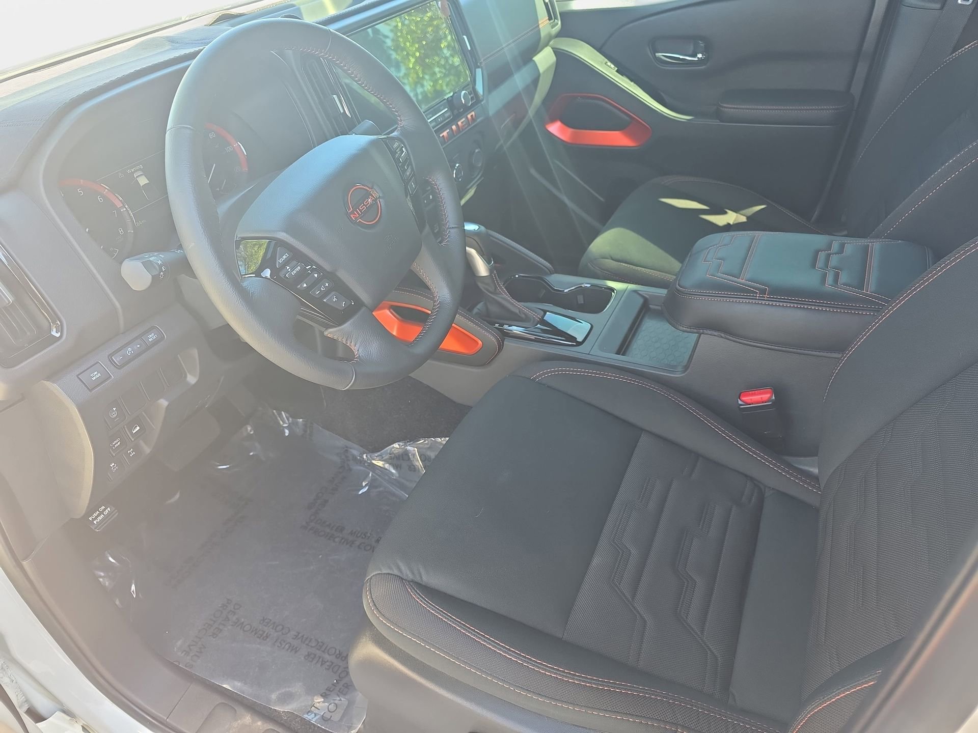 Used 2025 Nissan Frontier PRO-4X AWD/4WD image 16