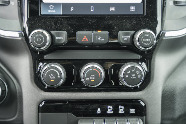 New 2026 RAM 1500 Express AWD/4WD image 32