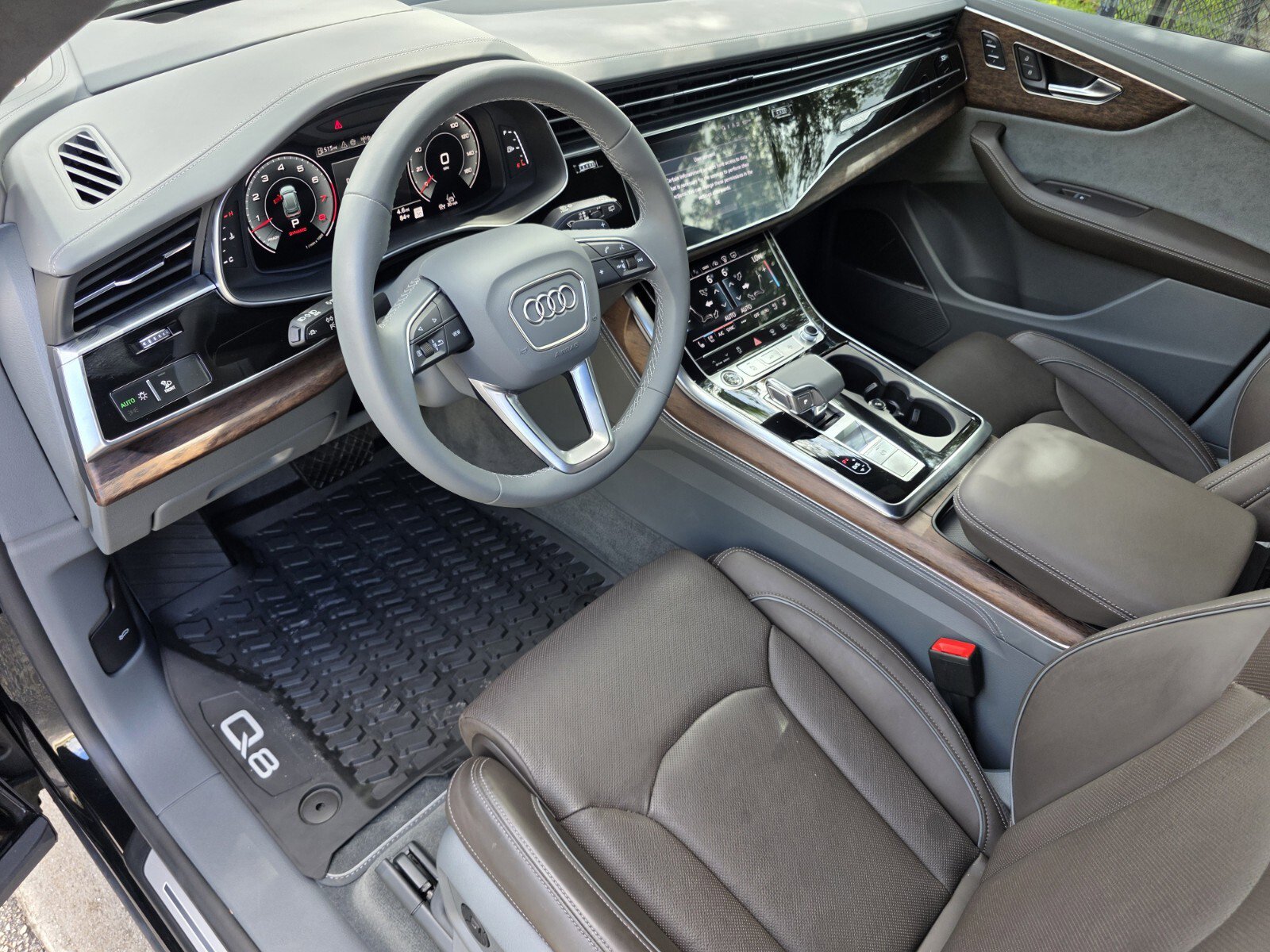 Used 2024 Audi Q8 Prestige AWD/4WD image 11