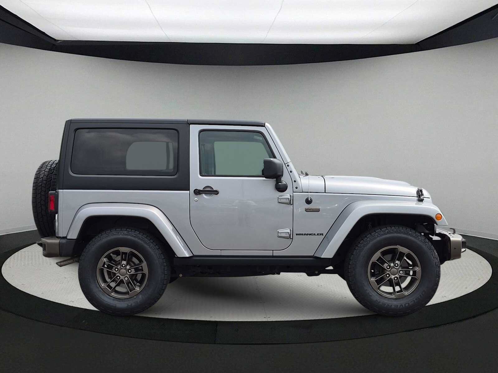 Used 2016 Jeep Wrangler Sahara AWD/4WD image 9