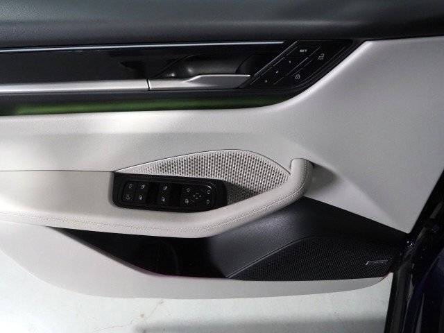 Used 2024 Porsche Macan 4 Electric image 73