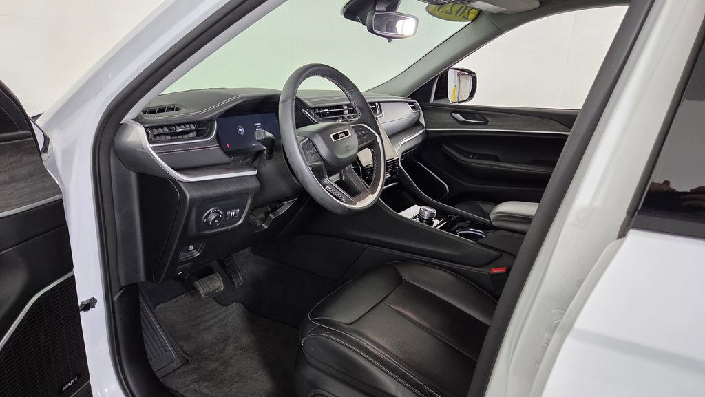 Used 2023 Jeep Grand Cherokee L Limited w/ Black Appearance Package AWD/4WD image 16
