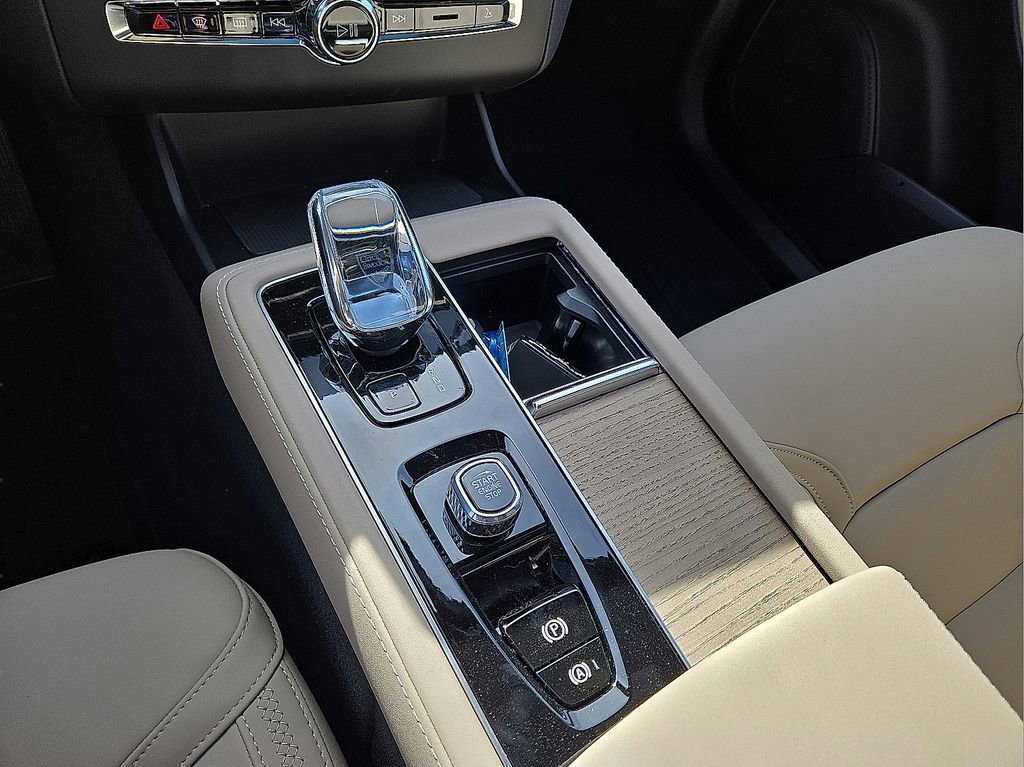 New 2026 Volvo XC90 B6 Plus w/ Protection Package Premier image 29