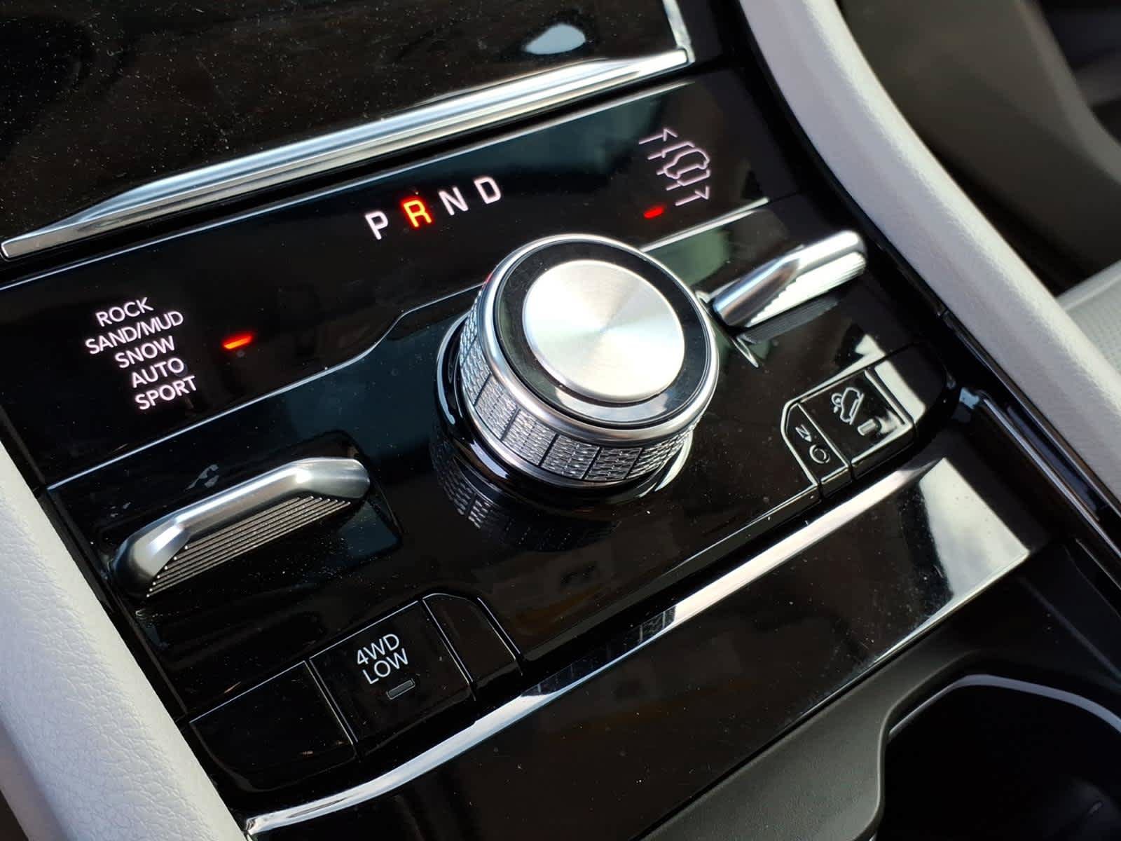 Used 2023 Jeep Grand Cherokee Overland AWD/4WD image 36