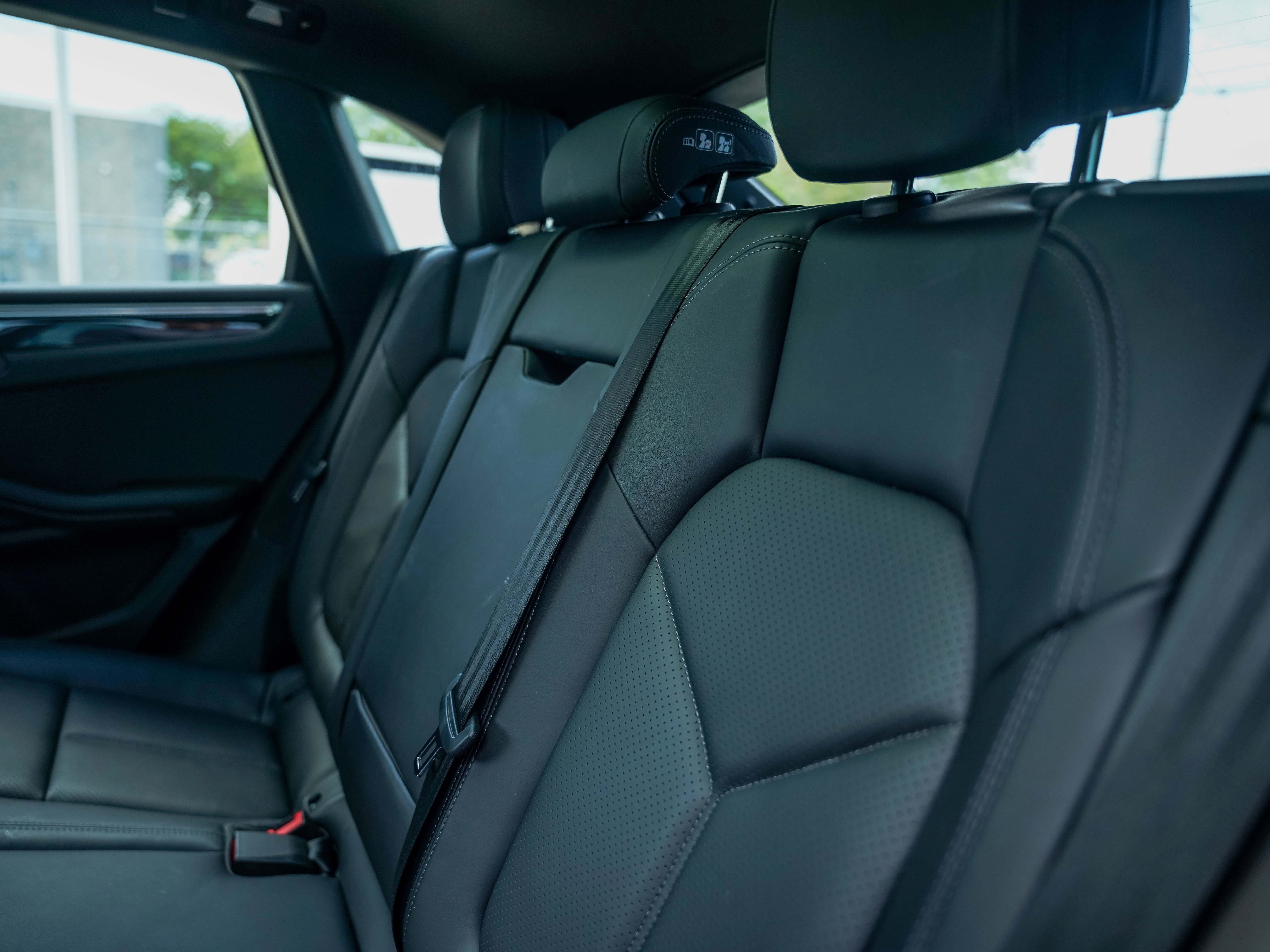 Certified 2025 Porsche Macan image 28