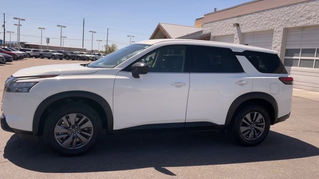 Used 2024 Nissan Pathfinder S AWD/4WD image 6