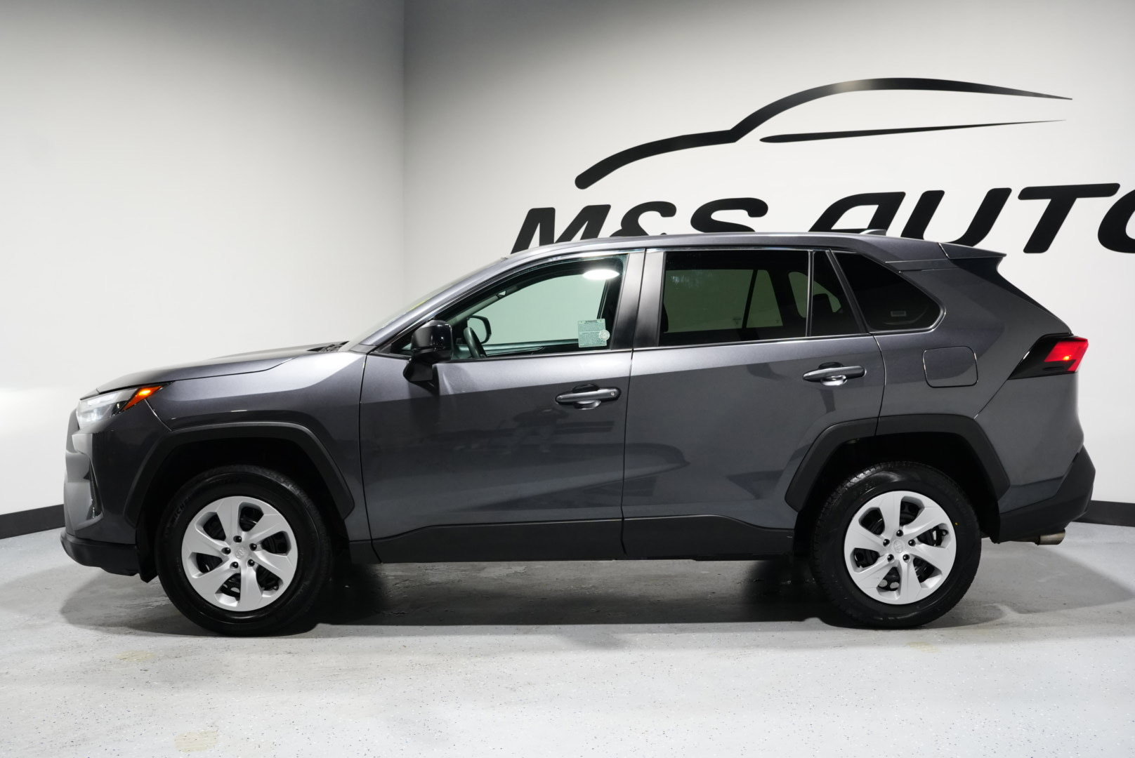 Used 2024 Toyota RAV4 LE image 5