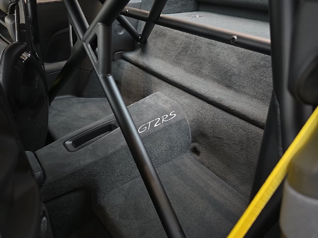 Certified 2018 Porsche 911 GT2 RS RWD image 27