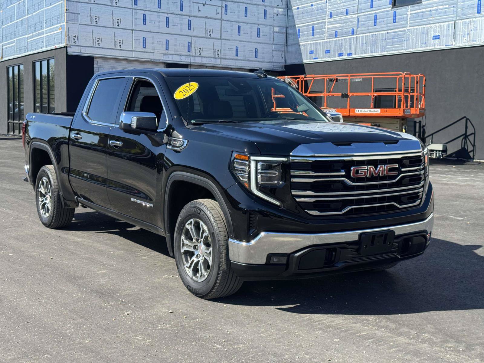 Used 2025 GMC Sierra 1500 SLT AWD/4WD image 2