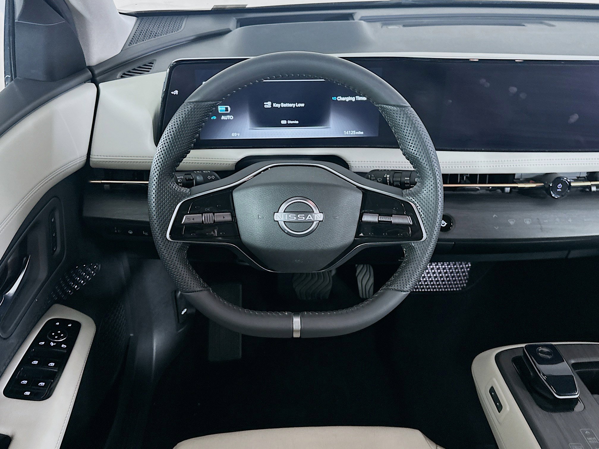 Used 2024 Nissan Ariya FWD image 18