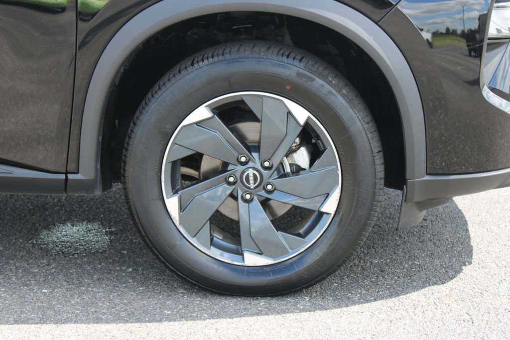 Used 2024 Nissan Rogue SV AWD/4WD image 12