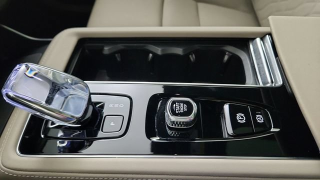 Certified 2026 Volvo XC90 B6 Plus w/ Protection Package Premier AWD/4WD image 17