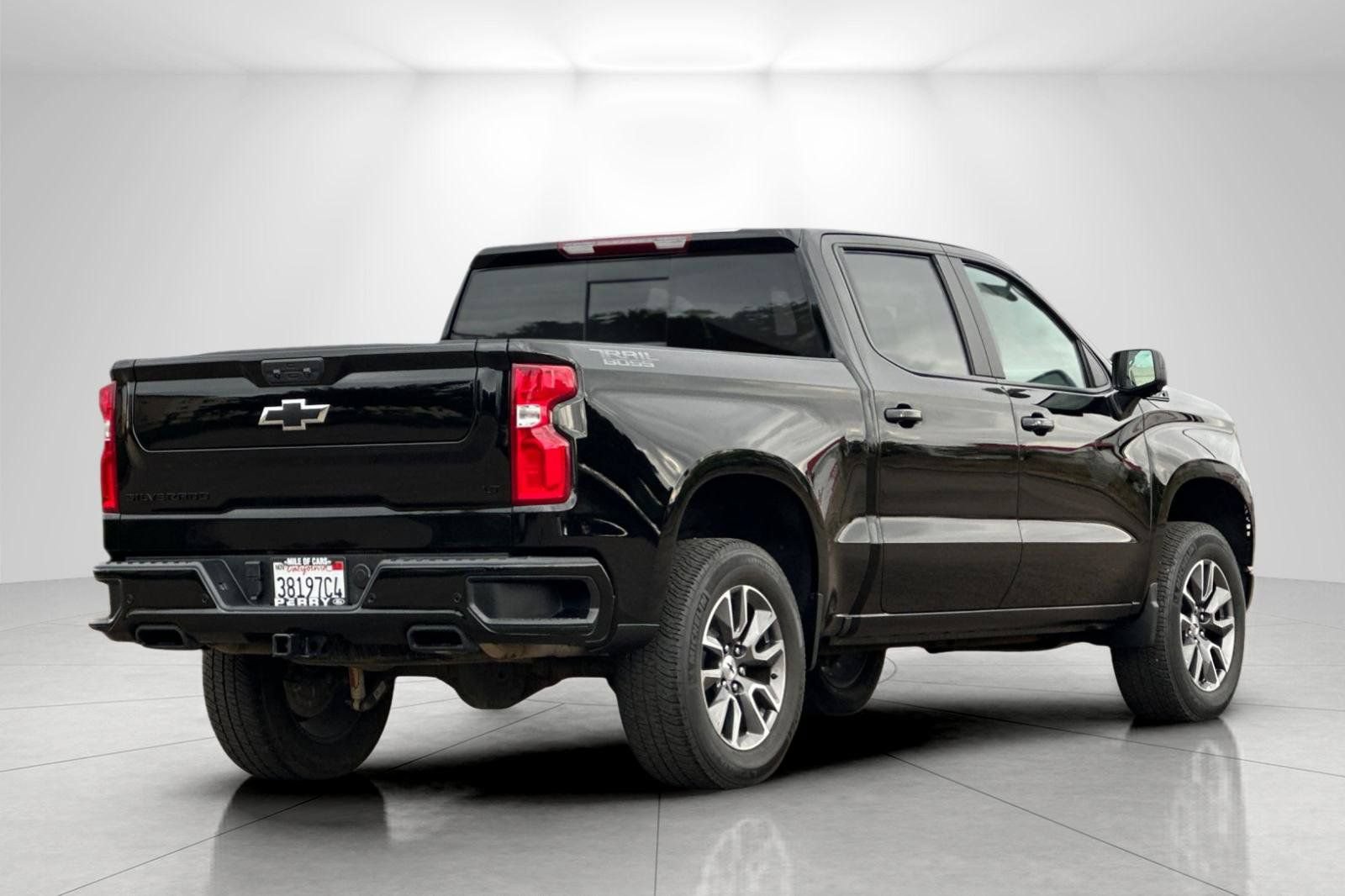 Used 2025 Chevrolet Silverado 1500 LT Trail Boss w/ LT Trail Boss Premium Package AWD/4WD image 3