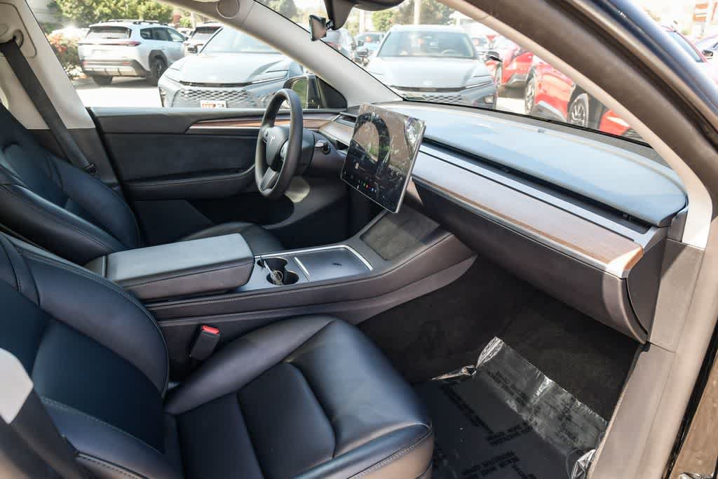 Used 2025 Tesla Model Y Performance AWD/4WD image 16