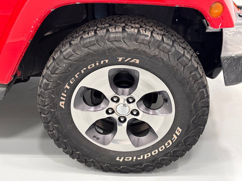 Used 2016 Jeep Wrangler Unlimited Sahara w/ Connectivity Group image 32