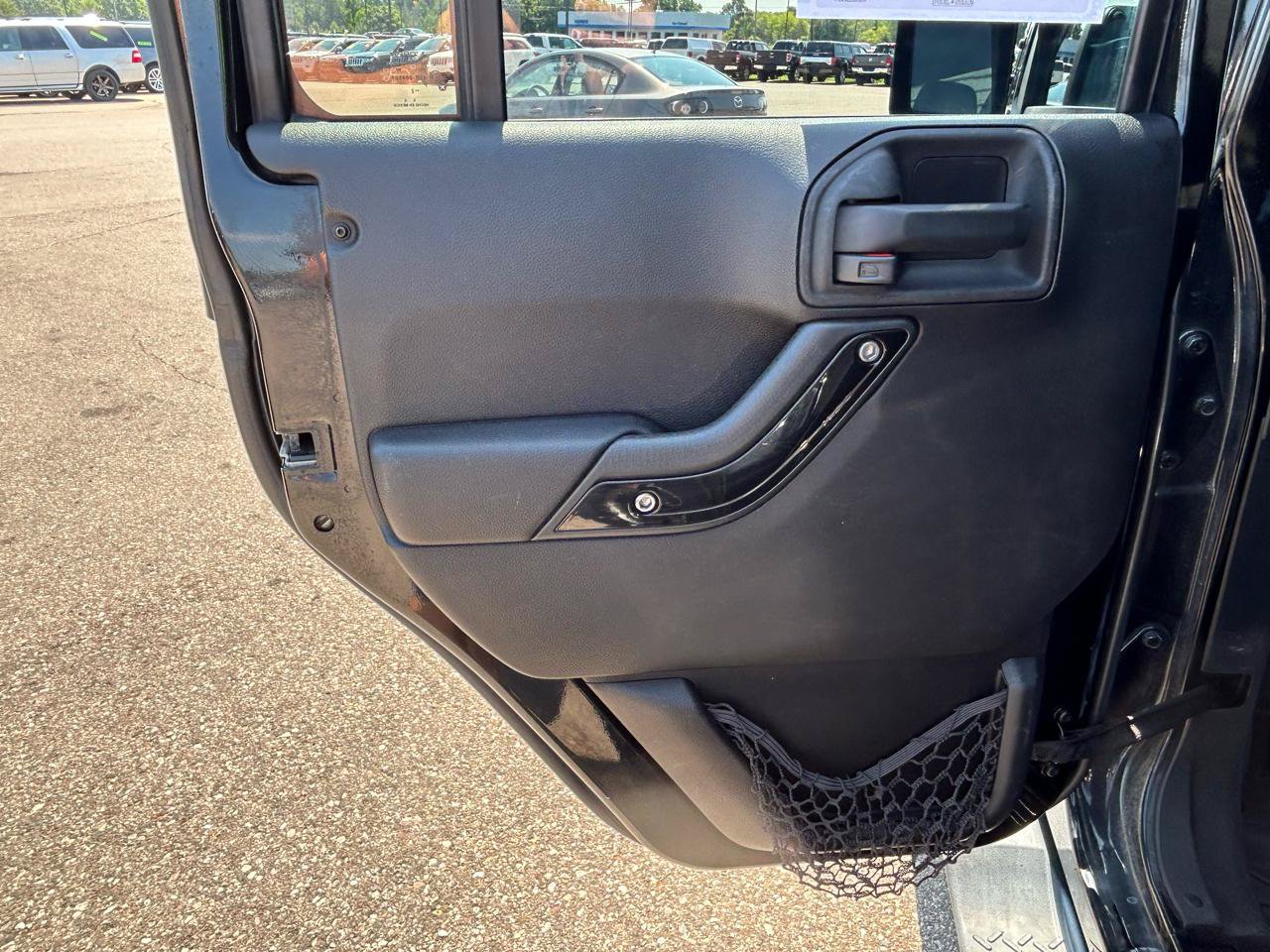 Used 2012 Jeep Wrangler Unlimited Sahara AWD/4WD image 13