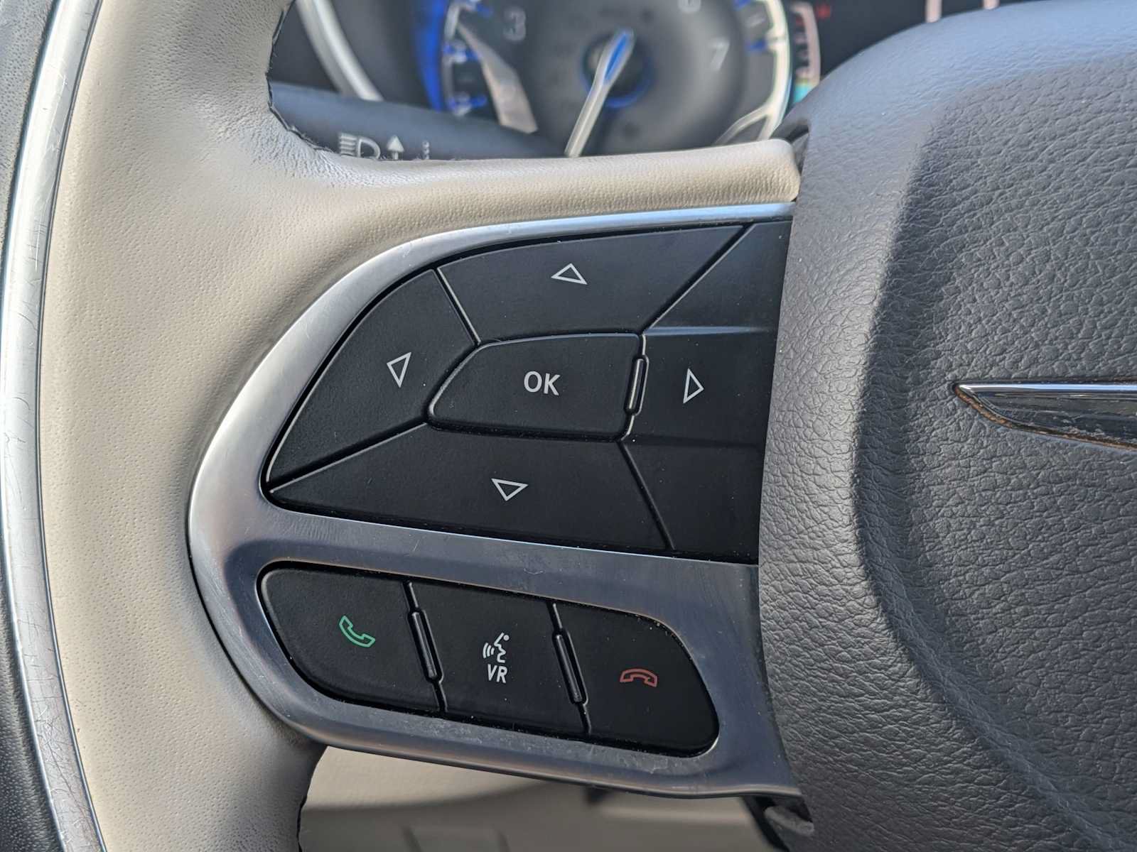 Certified 2018 Chrysler Pacifica Touring-L FWD image 25
