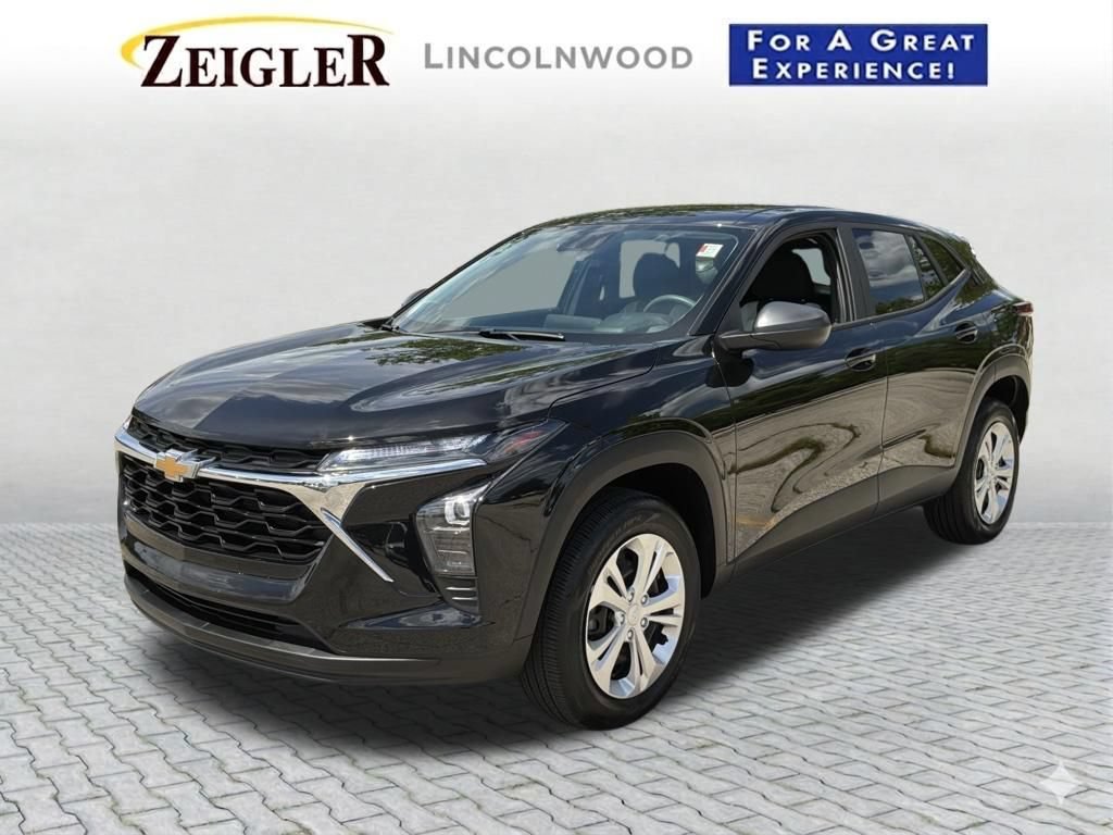 Used 2024 Chevrolet Trax LS w/ Driver Confidence Package FWD image 2
