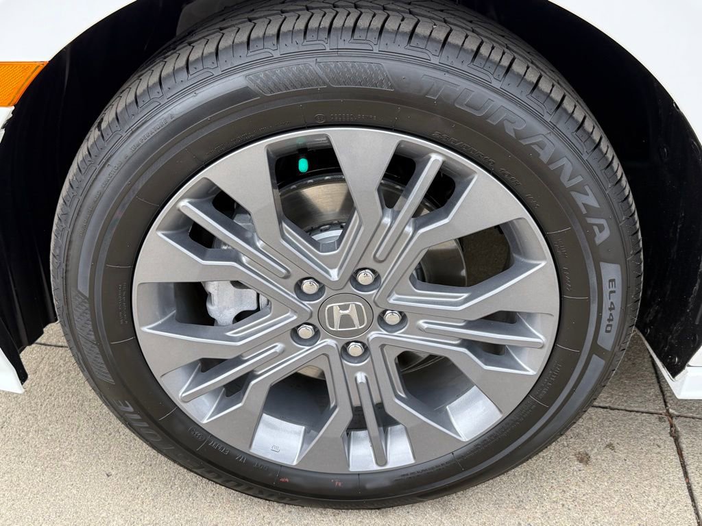 Certified 2026 Honda Odyssey Touring image 11